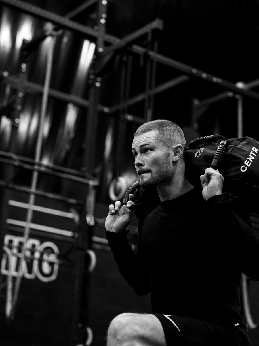 Trening z workiem na barkach, Grow Club Wrocław w Outcast Training