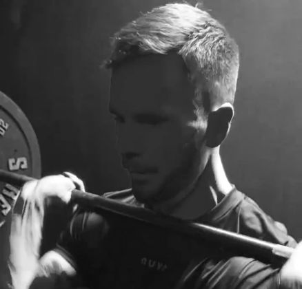 Mikołaj Wawrzyniak, kadr z filmu z serii nuvr athletes (czego nauczył cię sport)